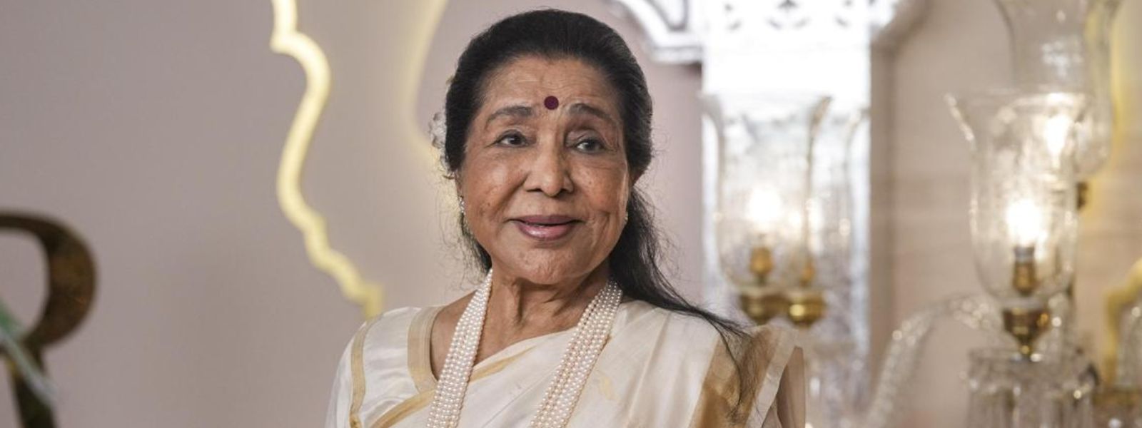 Famed Indian singer Asha Bhosle (92) passes away